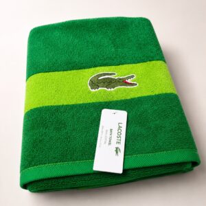 Toalla de baño Lacoste verde con logotipo bordado